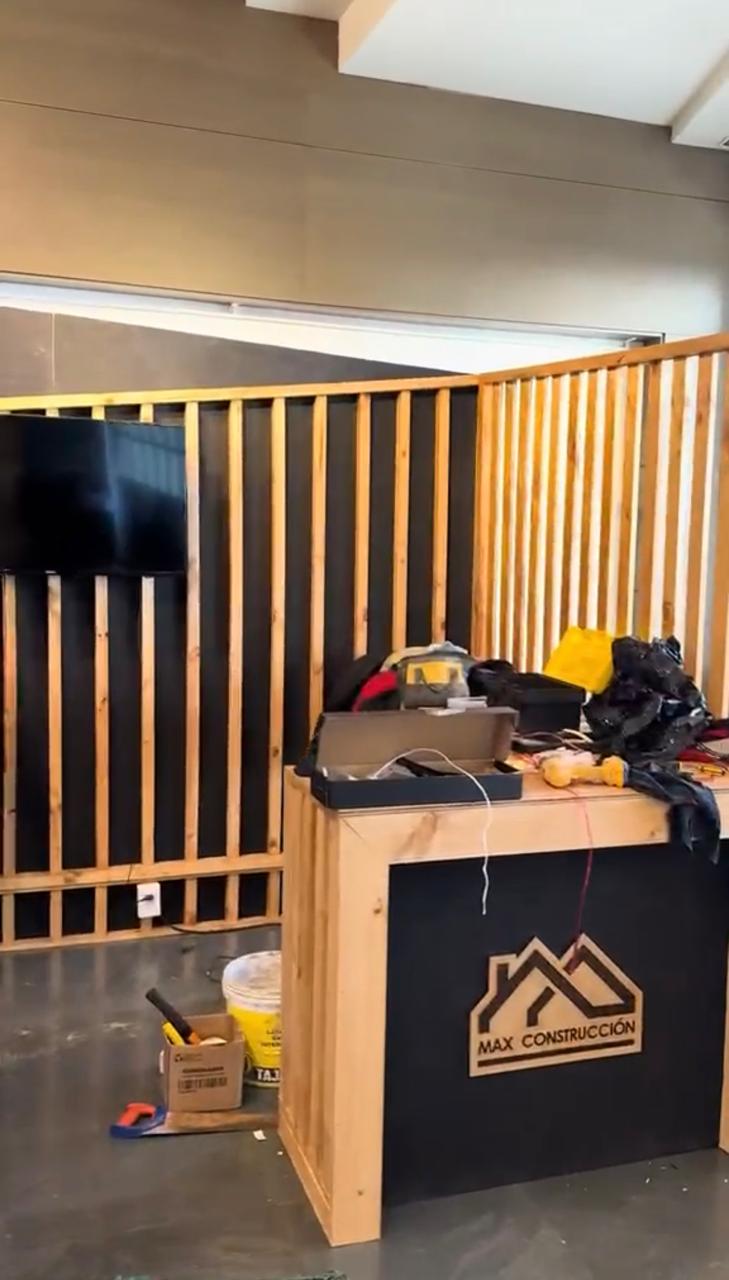 Stand de Max Construcción durante su preparación